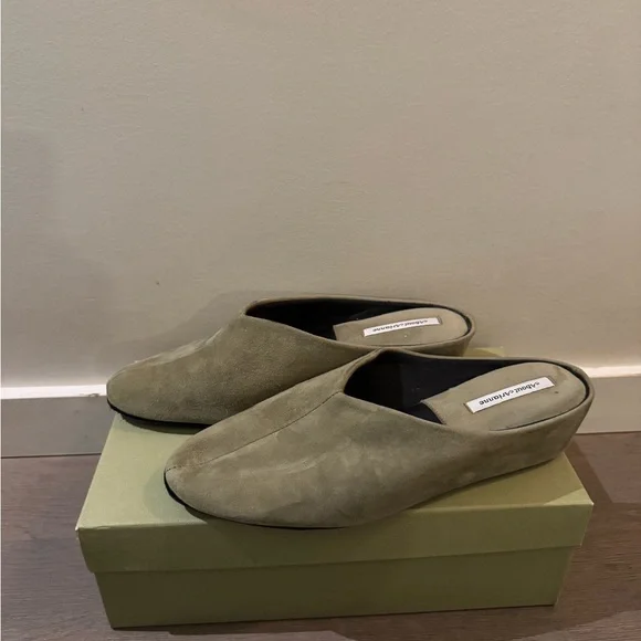 About Arianne Bao Slippers - Picture 1 of 7